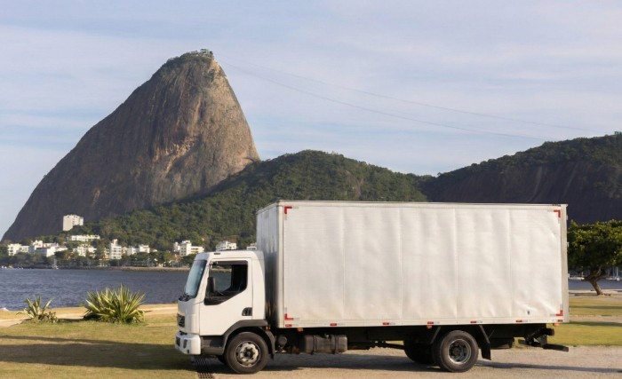 Caminhão de mudanças no Rio de Janeiro